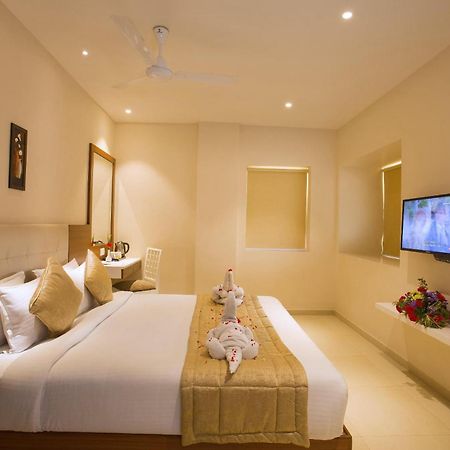 Hotel Ramida Plaza At Delhi Airport Нью-Дели Экстерьер фото