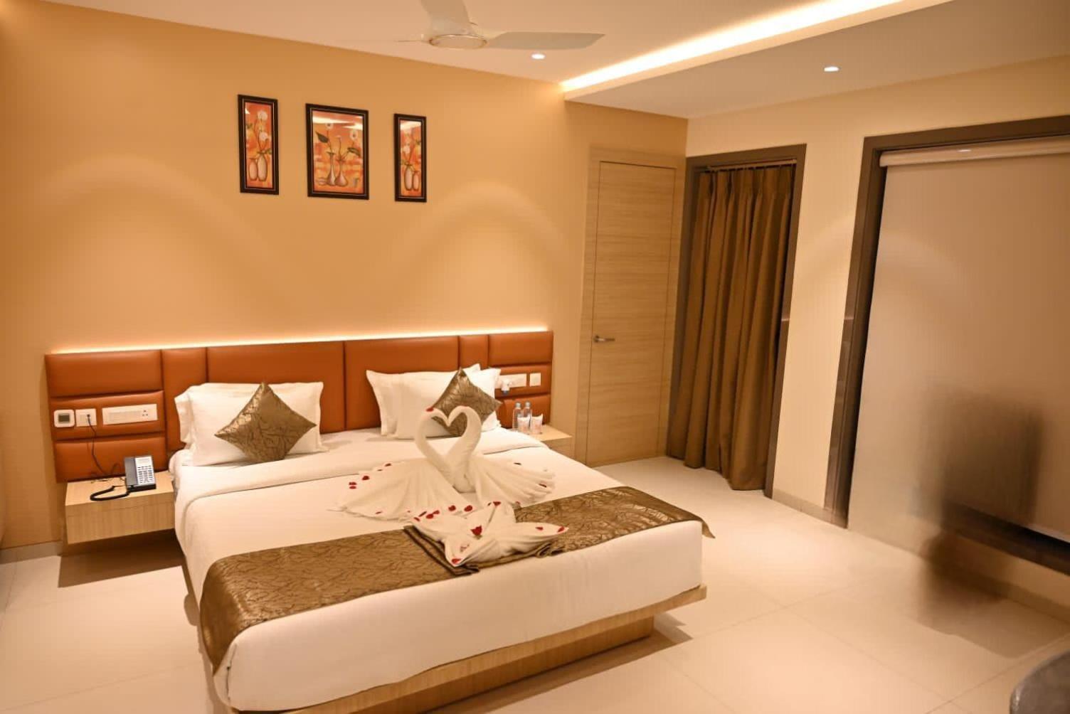 Hotel Ramida Plaza At Delhi Airport Нью-Дели Экстерьер фото