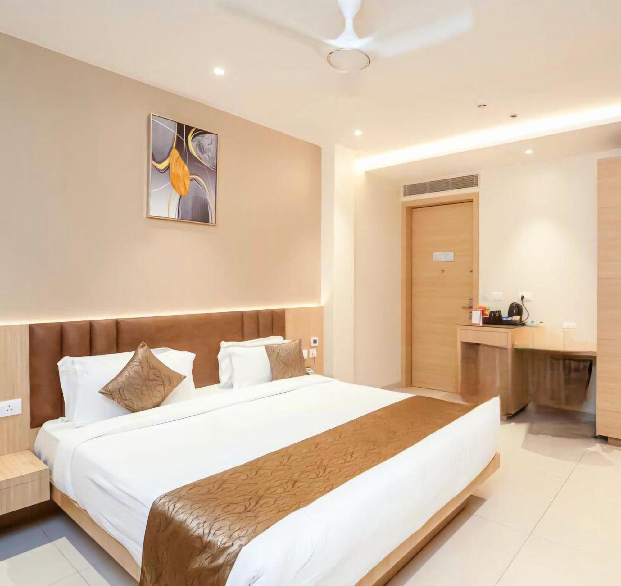 Hotel Ramida Plaza At Delhi Airport Нью-Дели Экстерьер фото