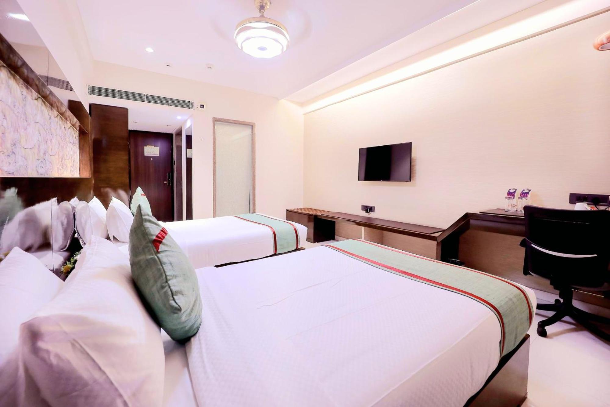 Hotel Ramida Plaza At Delhi Airport Нью-Дели Экстерьер фото