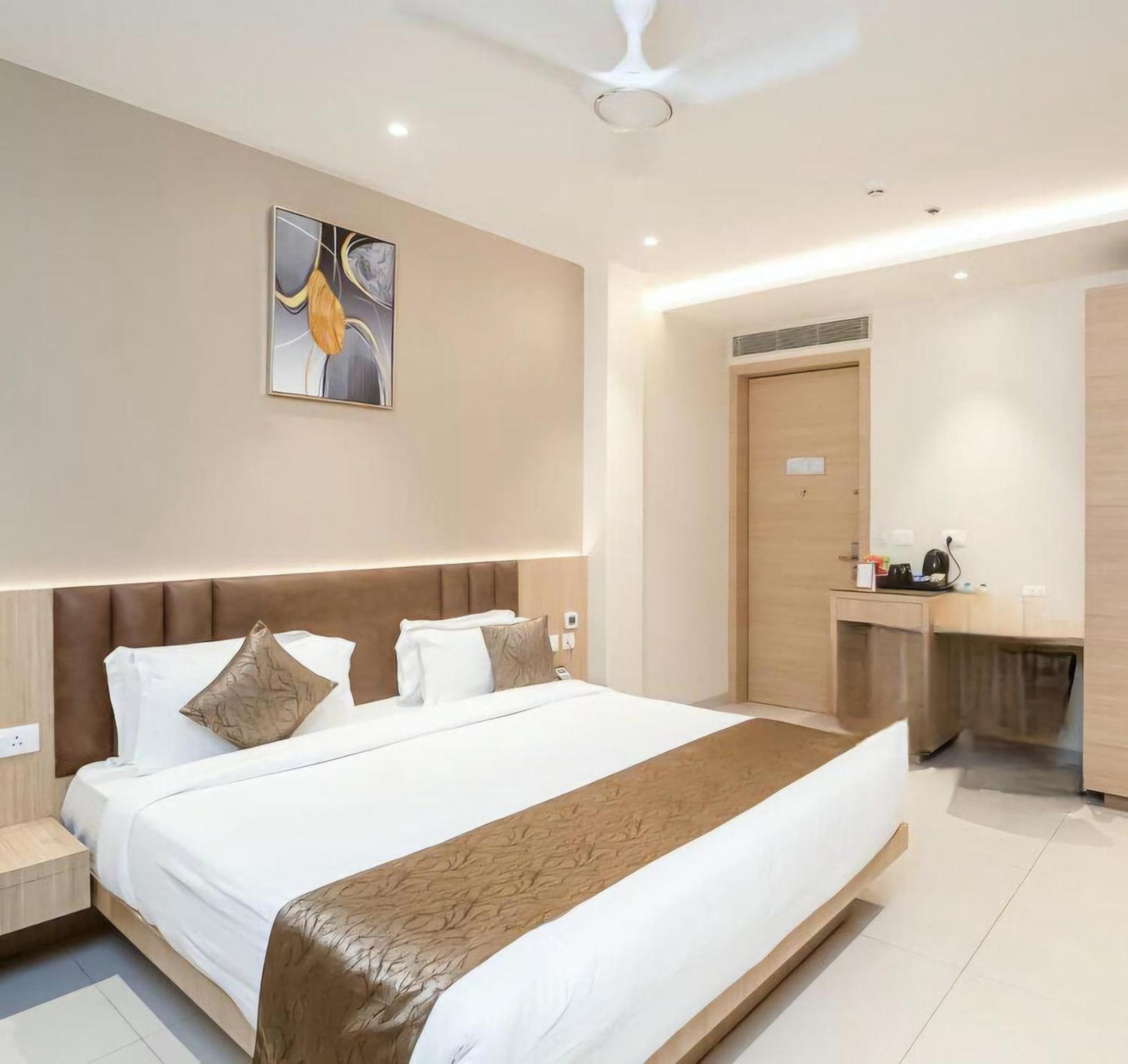 Hotel Ramida Plaza At Delhi Airport Нью-Дели Экстерьер фото